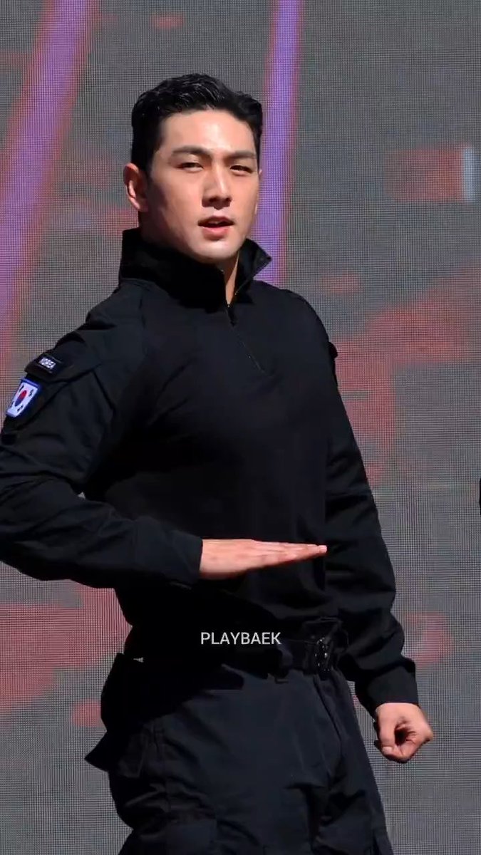 Baekho’s chest popping in BAD kills me every time..sigh