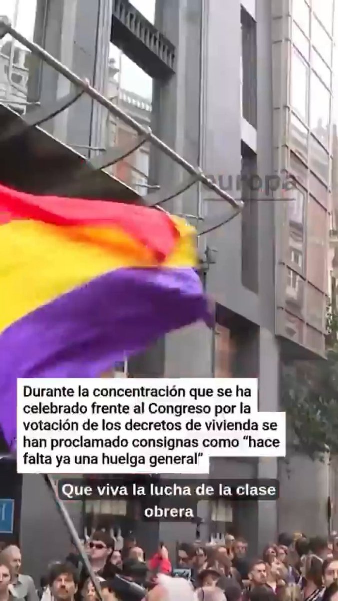 Concentración en las puertas del Congreso por la votación de los decretos de vivienda: “Ayuso, dimisión. Ayuso, dimisión”. Esto es un buen resumen de todo