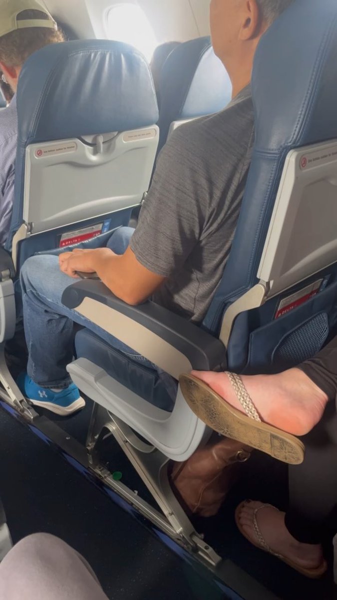 On the plane when I tell you you could smell the vinegar cheese scent coming from her feet, it was bad and look how sweaty they are. Dm for full video & Photoset