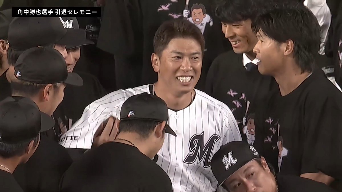 【引退セレモニー】 千葉ロッテ 角中勝也 選手の胴上げ!🙌🙌 背番号と同じ3⃣回宙を舞いました!✨ 輪の中には先日退団が発表された 中村奨吾 選手の姿も!😭