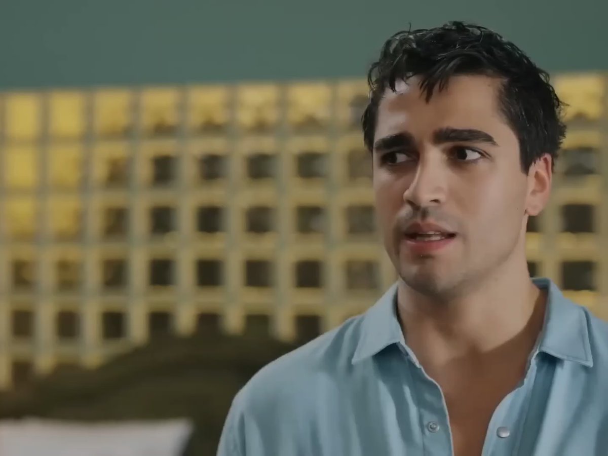 ما هي لو كانت بتسمع كلام فريد و تستحمى و تغسل شعرها مكانش دا حصل