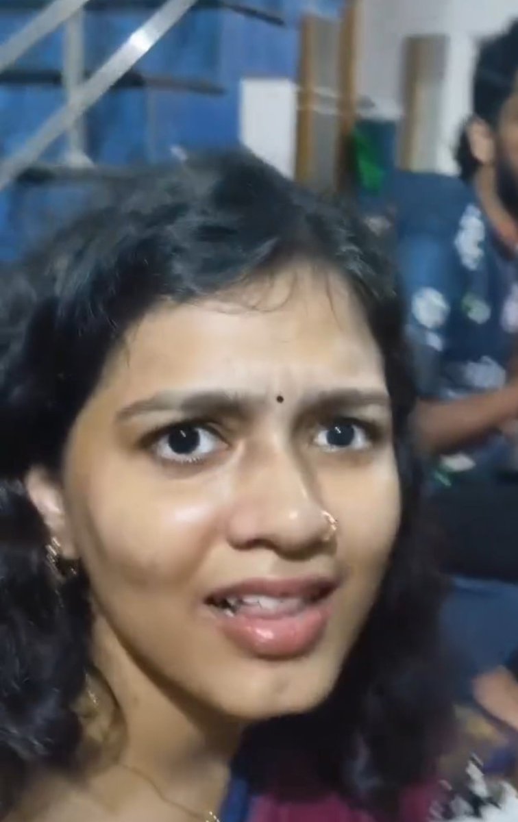 என்னதான் friend ah இருந்தாலும் ஒரு பொம்பள பிள்ளைய இப்படியா பண்றது. டேய் 90s kids.. அநியாயம் பண்றீங்கடா