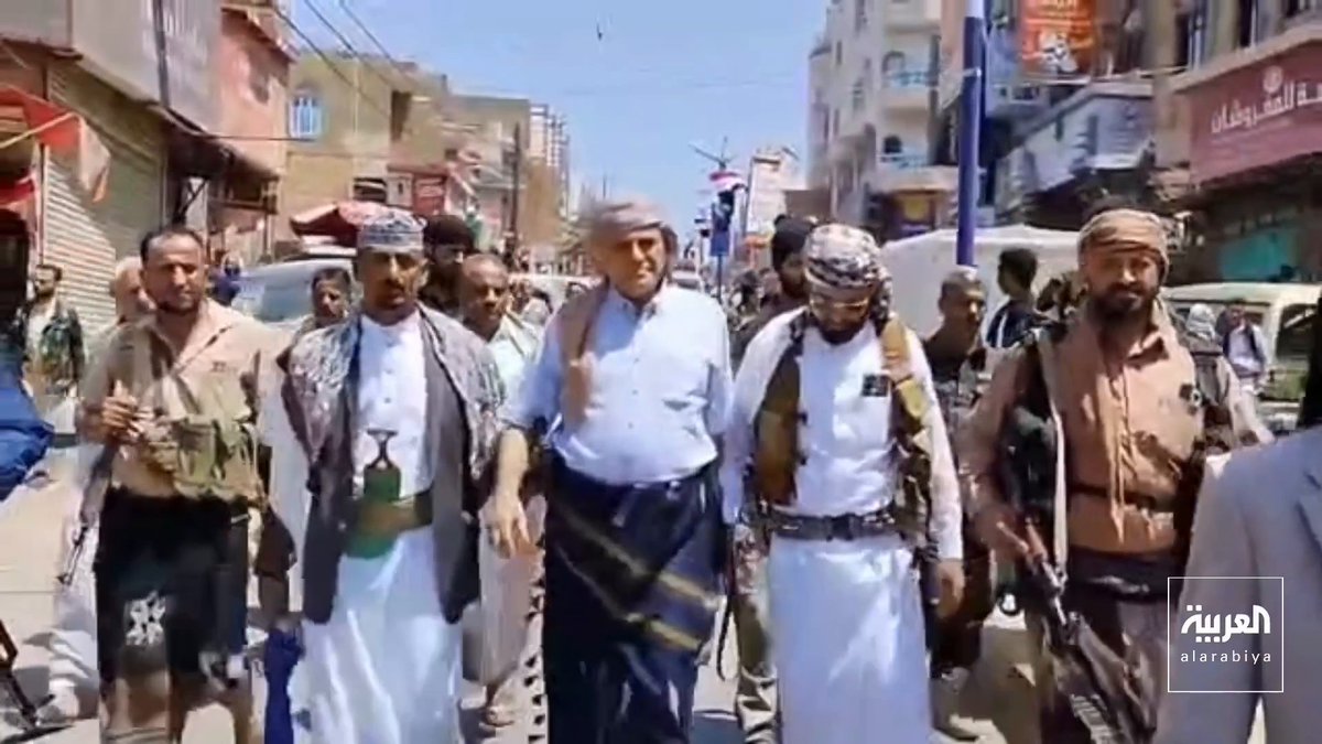 محافظ تعز يتجول في مدينة التربة بمحافظة تعز ويلتقي عددا من القيادات الأمنية والعسكرية ويؤكد التزام الدولة بدعم الجبهات ضد الحوثيين وتعزيز الصمود