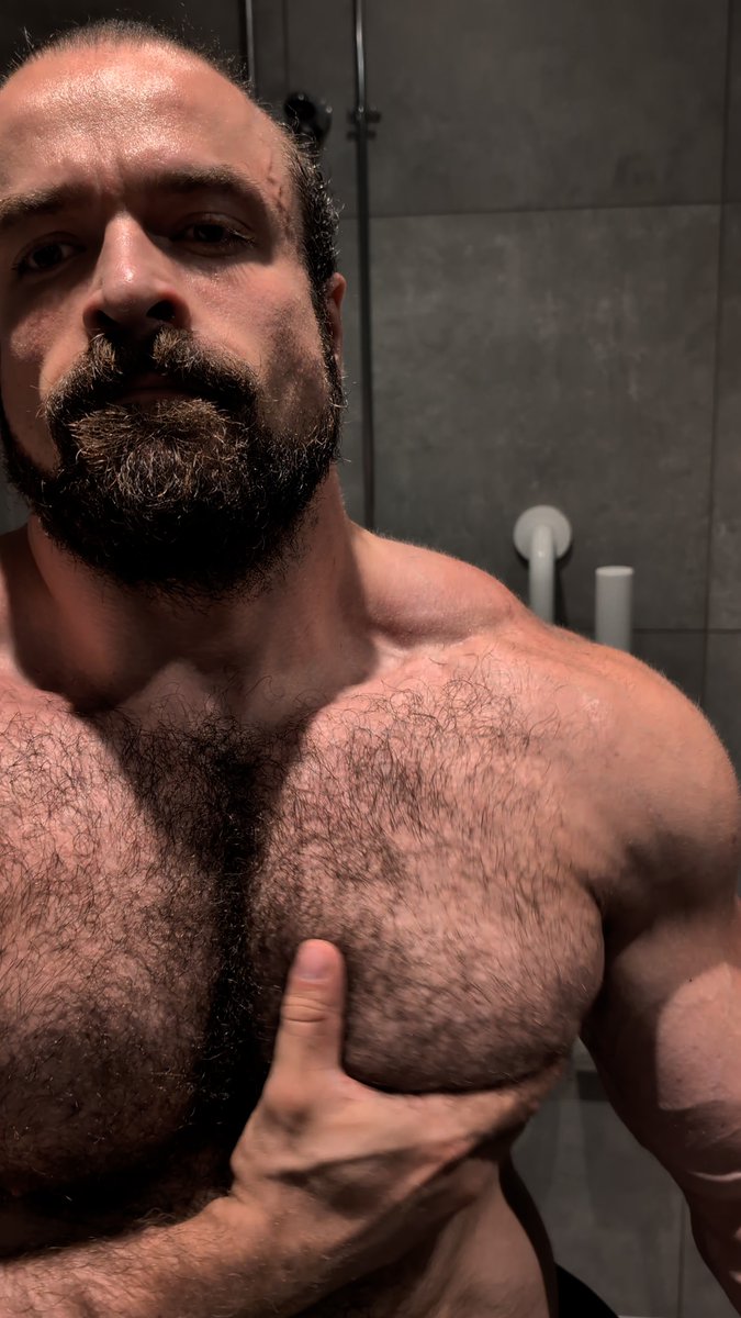 Pecs feelin HEAVY