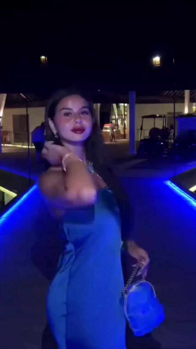 تعبانة اوي محتاجة حد يدلعني 🍒