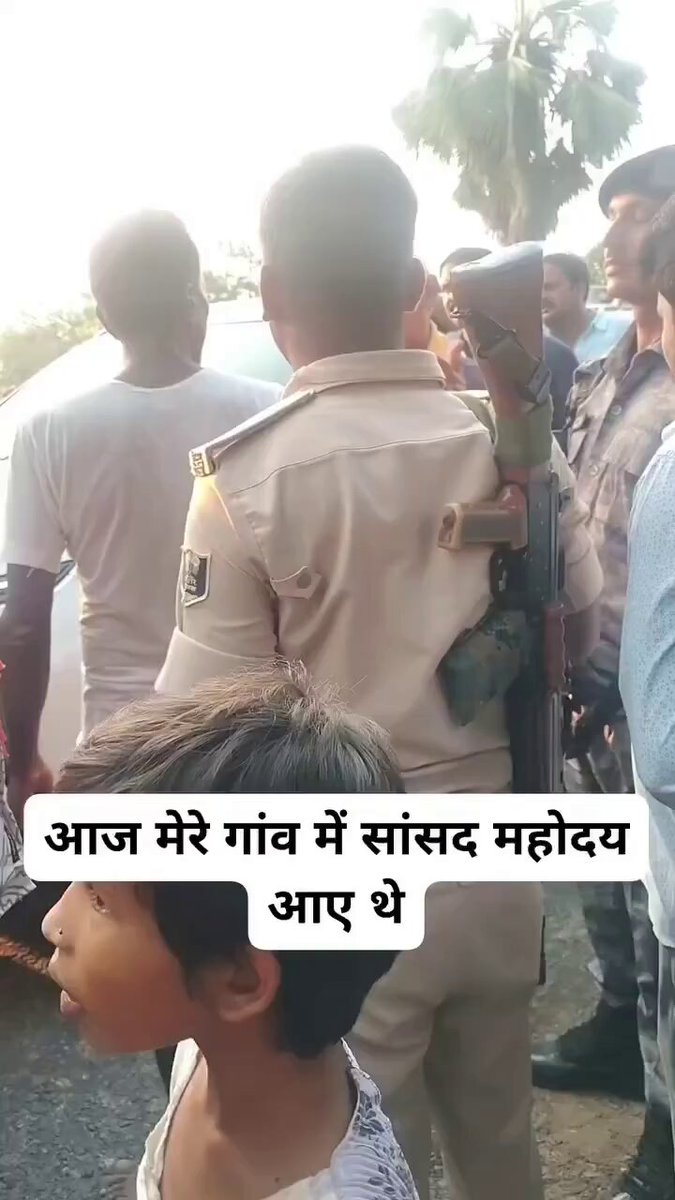 उठवा लेंगे! ठोकवा देंगे! टपका देंगे! जब से Samrat Choudhary बिहार के मुख्यमंत्री बने हैं, बिहार भाजपा के सांसदों की भाषा भी यही मार काट, बमबाजी, छुरेबाजी वाली हो गई है! सारण में भयंकर बाढ़ आई है। बाढ़ पीड़ितों का जीवन पूरी तरह से अस्त व्यस्त हो गया है, ऐसे में महाराजगंज(सारण व सिवान के कुछ क्षेत्र) के सांसद जनार्दन सिंह सिग्रीवाल से जब स्थानीय बाढ़पीड़ित लोगों ने जवाब तलब किया तो सामंती विचारधारा वाले सांसद ने उठवा लेने की धमकी दे दी! भाजपा नेताओं को लग रहा है कि जो जितना अहंकार में बात करेगा, जितनी आपराधिक छवि को अपने लिए विकसित करेगा, वही भाजपा में आगे जाएगा! मुख्यमंत्री बनेगा, गृह मंत्री बनेगा या प्रधानमंत्री भी बन जाएगा! Tejashwi Yadav #RJD #Bihar