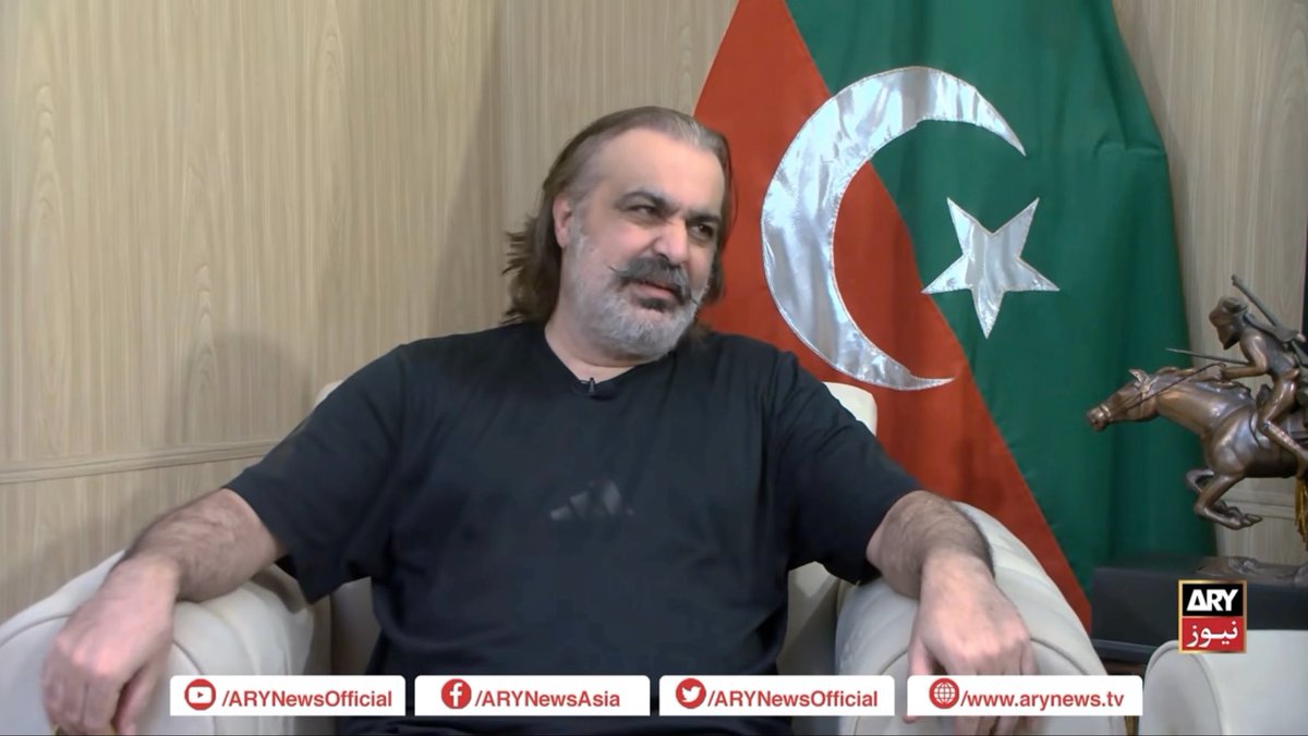 مجھے بہت دکھ ہوا علیمہ خان جانتی ہے کہ میں نے پارٹی پر کتنا لگایا ہے میں آپ کو اچھا نہیں لگتا؟ ٹھیک ہے آپ کے بھائی کیلئے تو میں لڑ رہا ہوں ناں؟ آپ کے بھائی کیساتھ کھڑا ہوں ناں؟ اتنی قربانی میں نے آپ کے بھائی کیلئے دی ہے آپ نے بھی دی سب نے دی میں نے بھی دی اس نے مذاق اڑایا کہ زمین بیچی مجھے ڈاکومنٹ شیئر کرنے پڑے تو مجھے دکھ ضرور ہوا سابق وزیر اعلی علی امین گنڈاپور
