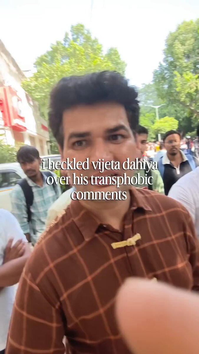 Cockroach Vijeta nachaniya ko ek transgender ne peI diya 🔥😂😂😂😂
