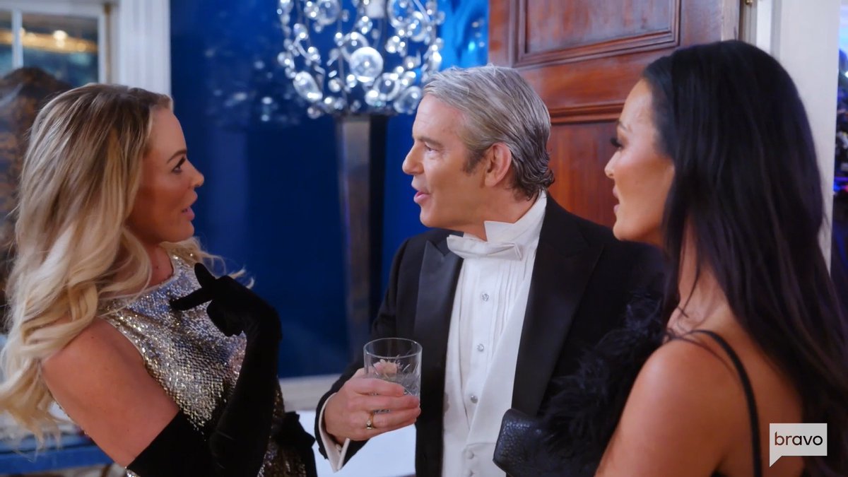 Andy is (literally) in the middle of Lisa and Heather's tension. Watch the #RHUGT season finale SUNDAY!