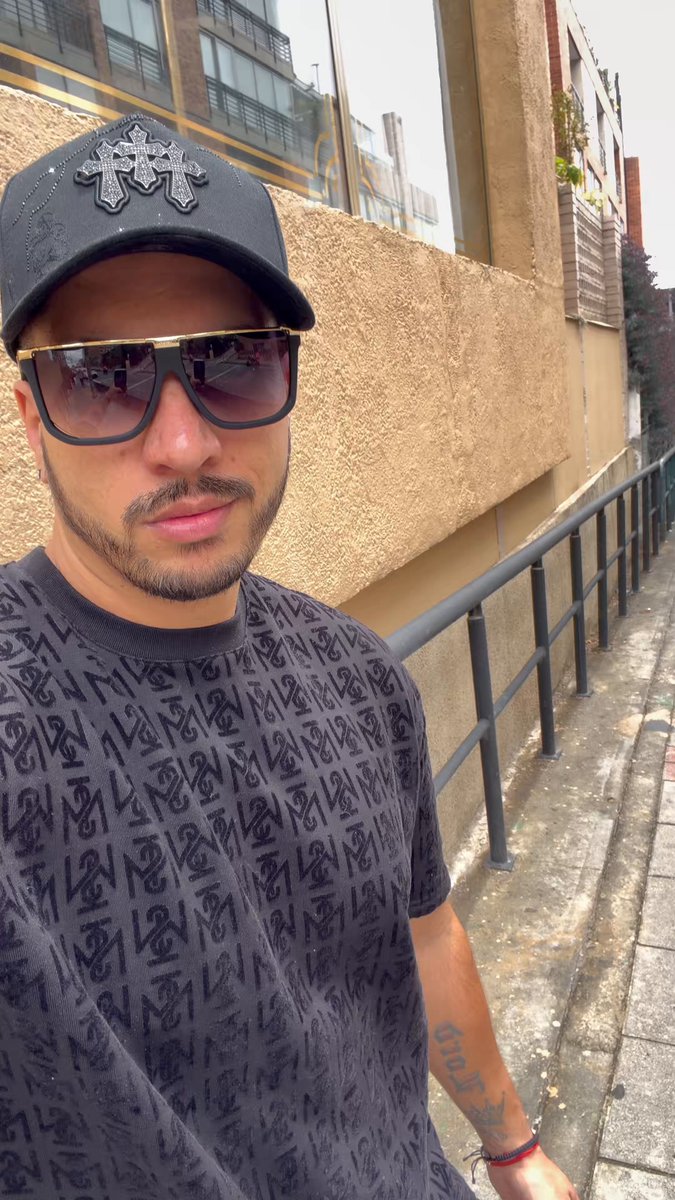 Vieron a la muchacha que pasó 🤣🤣🤣🔥🔥 Julian Tapias