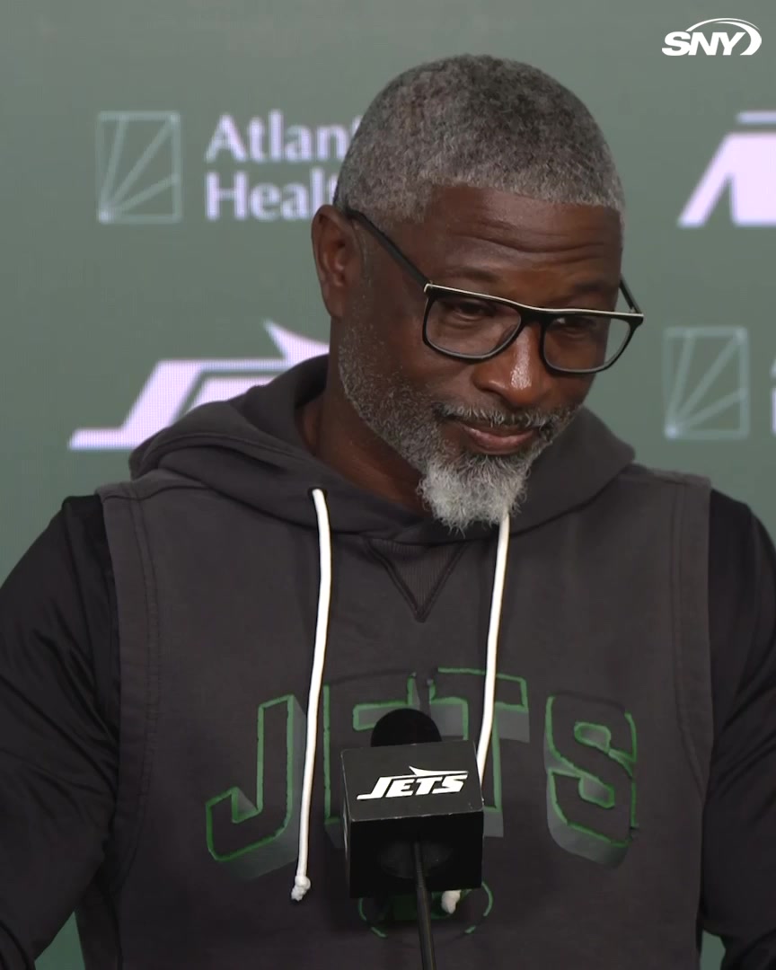 Jets HC Aaron Glenn working through preparation for the Bears QBs ….