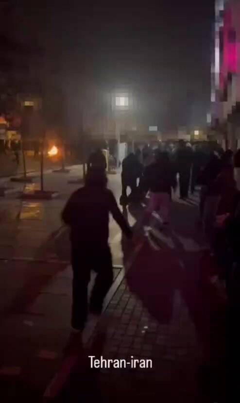 در این فیلم چگونگی قتل‌عام مردم توسط نیروهای رژیم تروریست جمهوری اسلامی کاملا مشهود است .