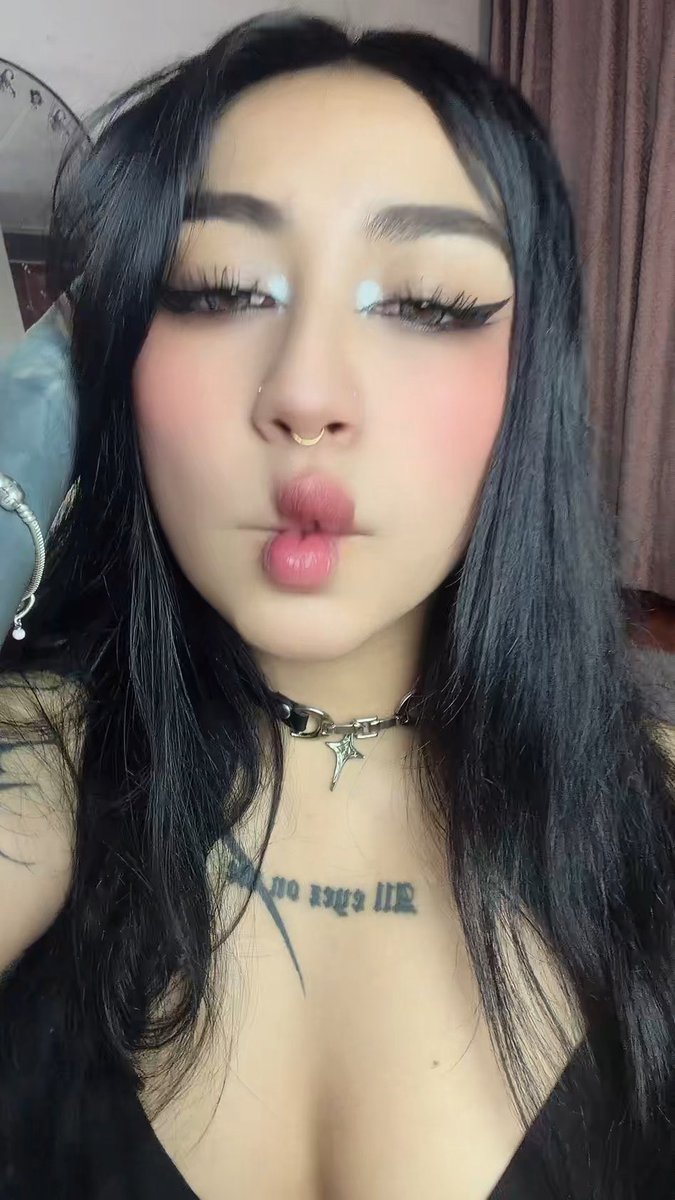 aveces me gusta mucho mi carita:(