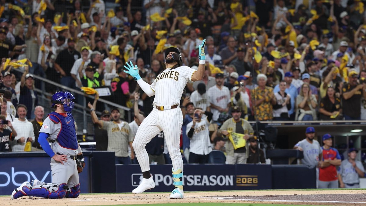 It only takes one pitch to get the crowd on their feet 🗣️ #NoTimeLikeOctober