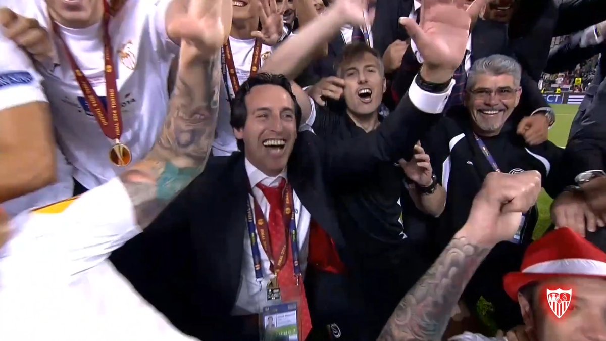 Tuvimos sueños y fuimos a por ellos ​​​​💪🏻​ ¡Qué grandes momentos vivimos juntos, Unai Emery Echegoyen! 𝐓𝐮𝐫𝐢́𝐧 ​​​🏆​ 𝐕𝐚𝐫𝐬𝐨𝐯𝐢𝐚 ​​​🏆​ 𝐁𝐚𝐬𝐢𝐥𝐞𝐚 ​​​🏆​ #WeAreSevilla