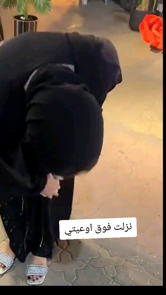ايش الذي فوق ملابسها و سروالها لا يكن الذي افكر فية 🔥 جابت ام العيد