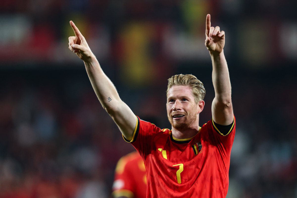Petit pont suivi d'une superbe frappe : Kevin De Bruyne ouvre le score ! 😍#RTLsports