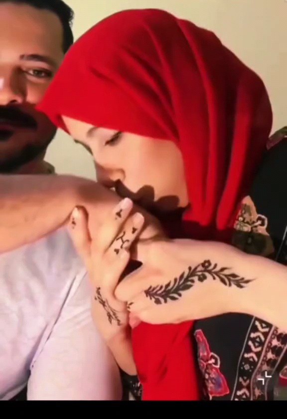 عصافير ...هييييح 😍🙄 هو باين كان حماده عليه قرض وهيتحبس وقمرون الله يباركلها هي اللي دفعت الفلوس للبنك !