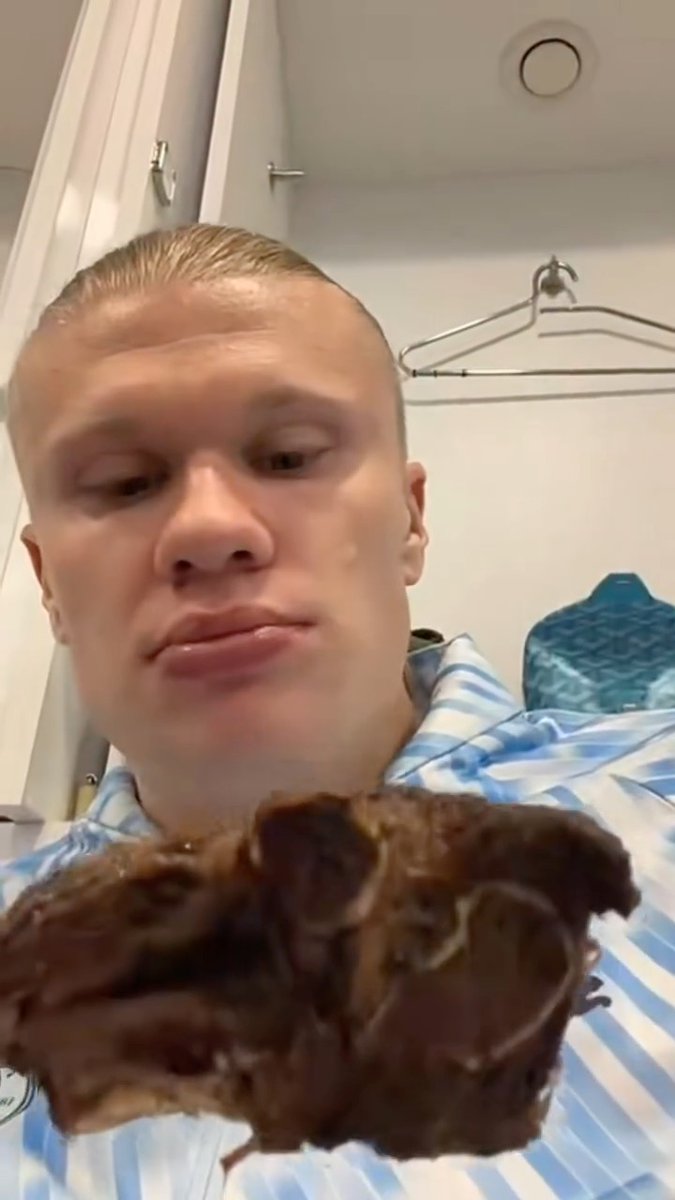 When Erling posted his post match meal 😳🥩 The head shaking between each bite 😂