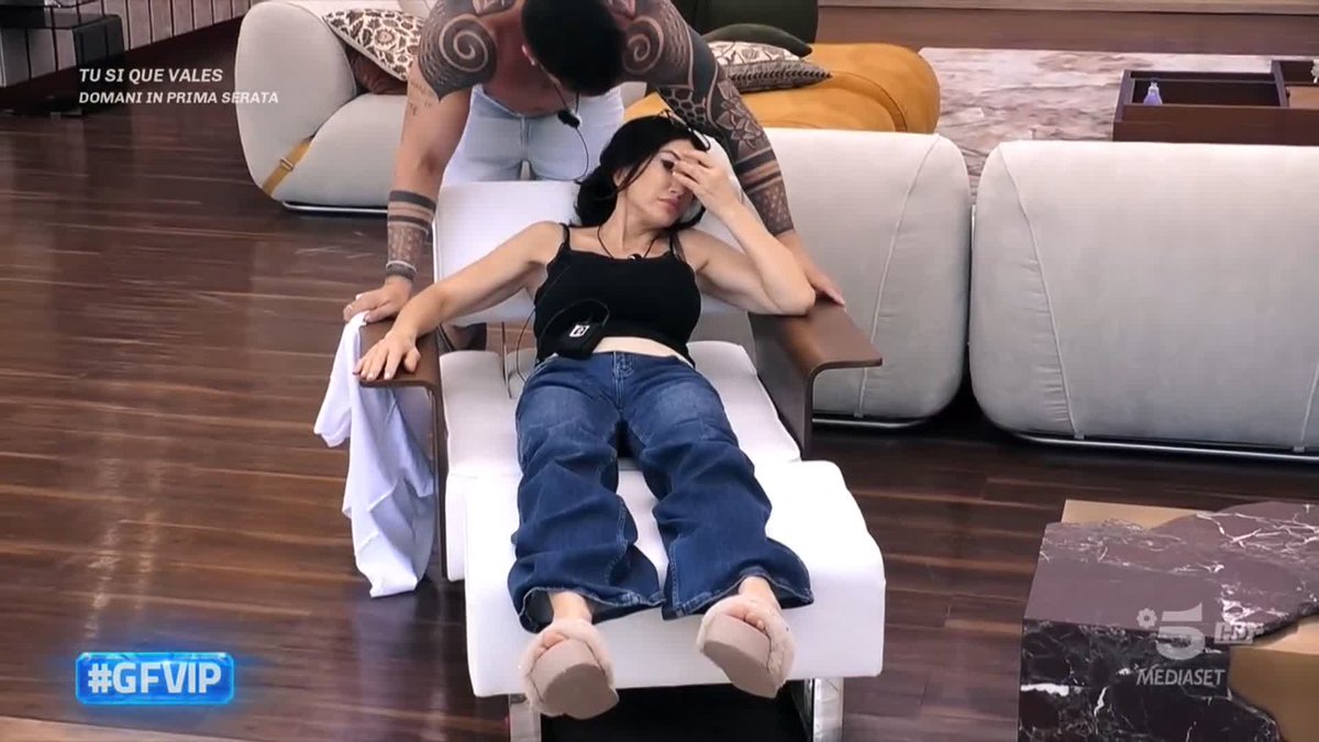 Carmen, aspirante maestra… con qualche sfondone, ma il sogno resta sempre quello 🤭 #GFVIP