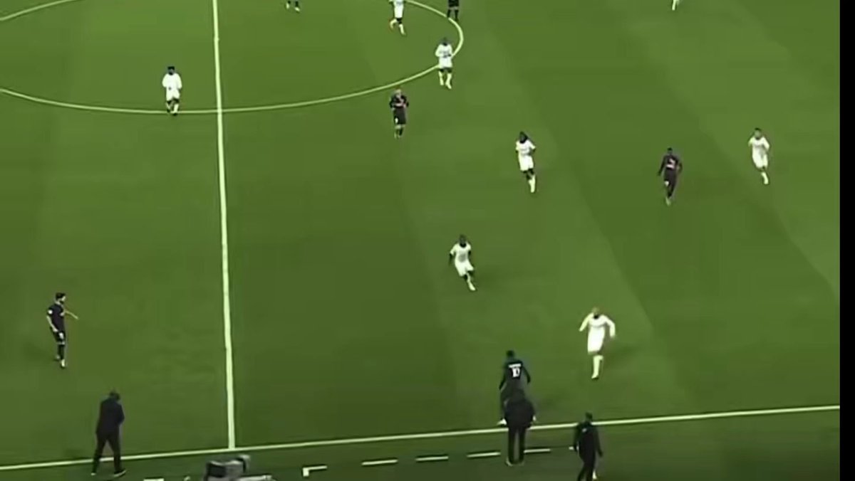 avant, quand tu marquais pas de buts on avait de quoi te défendre, maintenant on a plus rien Ousmane Dembélé 💔 C’est comme ça que t'es devenu mon joueur préféré... PAS EN JOUANT SANS LA MOINDRE PRISE DE RISQUE 😞