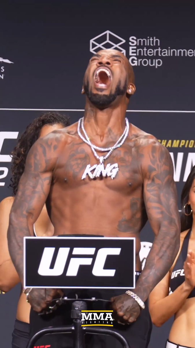 King Green got a HUGE pop from the crowd during his final faceoff with Esteban Ribovics #UFC332