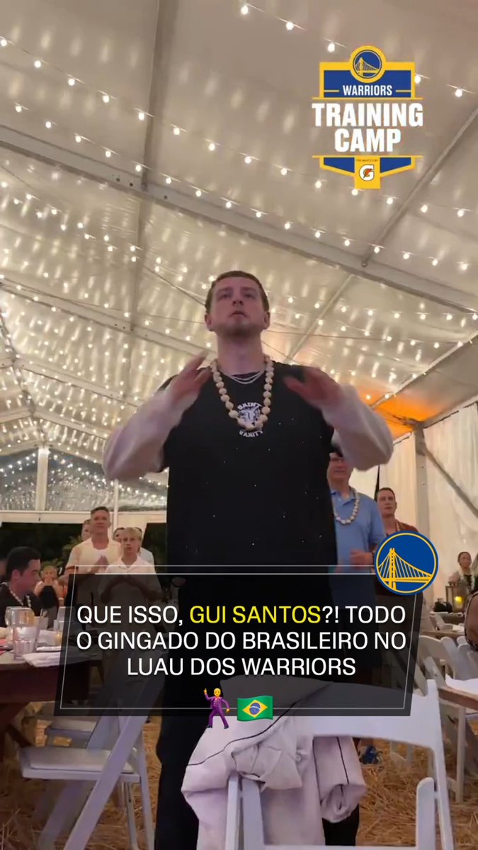 Gui Santos se soltou no luau dos Warriors, durante o campo de treinamento!🕺🇧🇷 E no final ainda têm mais danças dos jogadores de hula! (Via Golden State Warriors) #NBAnaESPN #Warriors #GuiSantos