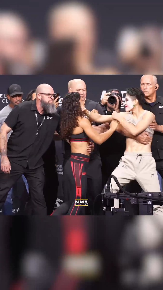 Security had to jump in to separate Natalia Silva and Wang Cong at the #UFC332 ceremonial weigh-ins! 💥👀