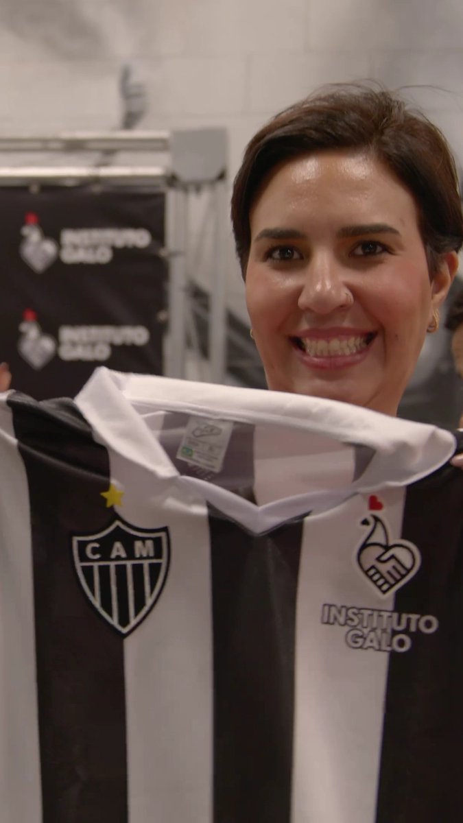 🖤🤍 O Galo ocupa um lugar diferente na vida de cada torcedor: família, amizade, memória, superação, encontro. É sobre essas histórias que nasce 'O Galo é de Todos', série documental produzida pela Gangorra Filmes, com apoio do Instituto Galo. No primeiro episódio, você vai conhecer uma dessas histórias e descobrir como o Galo pode fazer parte da vida de alguém de um jeito que vai muito além das quatro linhas. 🎬 Já está no ar o primeiro episódio. Assista agora, na GaloTV:
