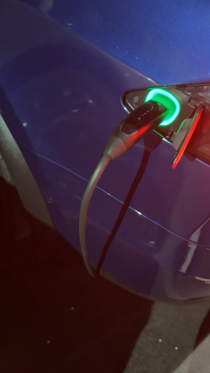 When the hotel you stay at doesn’t offer charging…. Light Pole ✅ Extension Cable ✅ Mobile Connector ✅