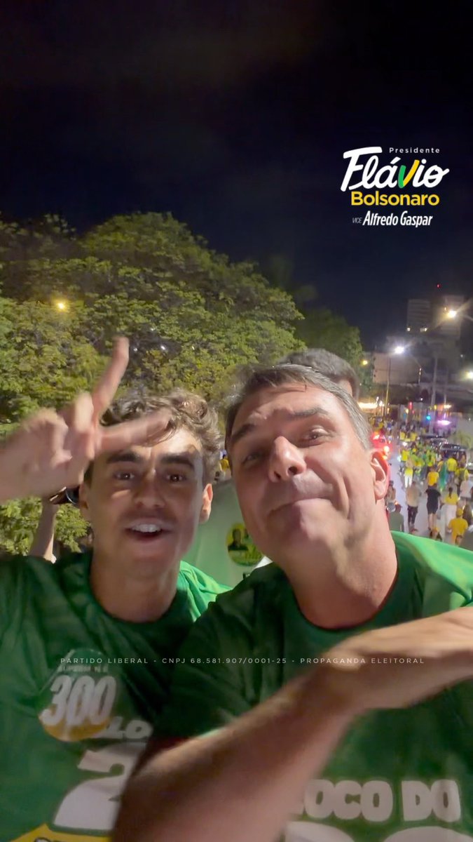 Que alegria! Obrigado, Deus! Obrigado, Minas Gerais! Obrigado, Montes Claros! Faltam 2 dias pra tirar o Brasil do cativeiro! O Brasil vai vencer! Presidente Flávio Bolsonaro 22