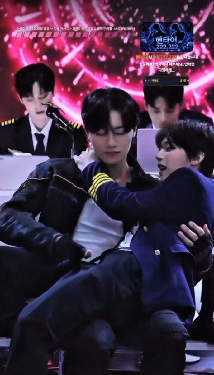 River, your hands are so naughty... ! 👀