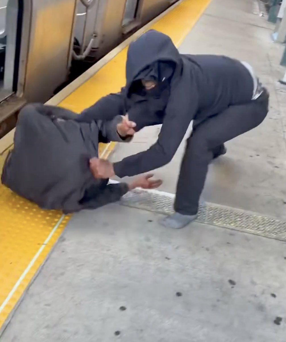HORROR IN NYC: Ecuadorian Man Fatally Stabbed in "Unprovoked" Attack on Subway The horrific assault unfolded just after 5:20 p.m. on Wednesday in Queens. Witness footage shows rush hour commuters fleeing in panic as the train arrived at the Woodhaven Boulevard station. A black male can be seen plunging a knife into another man several times before throwing him onto the elevated platform and taking off running. The witness continued filming as he and others chased the fleeing assailant down to street level. The suspect ran across a busy road and into a parking lot before hopping a fence and climbing onto the roof of a garage. Police arrested him a short time later. Jyrell Thomas, 25, was charged with criminal possession of a weapon and hospitalized for reasons that remain unclear, the New York Post reports. The victim, identified as 59-year-old Mesias Lojano, was rushed to Jamaica Hospital Medical Center, where he succumbed to his injuries. Lojano, who hailed from Ecuador, was reportedly on his way home from a construction job at the time of the attack. “My father was always a man of faith and he was taken away from us,” Lojano's adult son told The Post in Spanish. “I shared so many good times with him. I have a hole in my heart now. I saw the video. I want justice.”