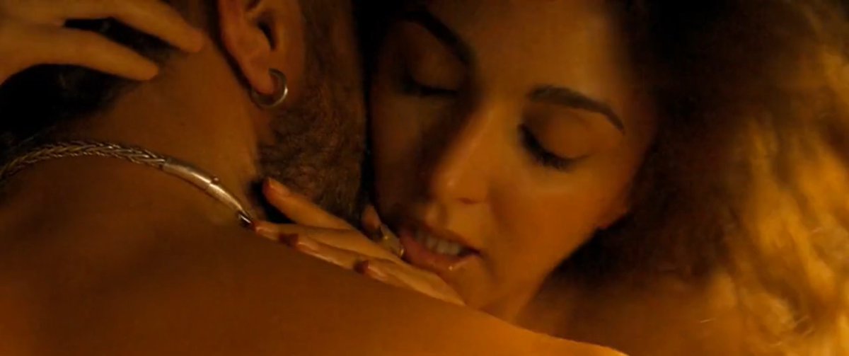 🔥 YASH × KIARA — THE CAR SCENE IS WILD! 🥵🔥 That chemistry is definitely going to have the internet talking. 👀❤️🔥 #Toxic #Yash #KiaraAdvani #CineArenaTN