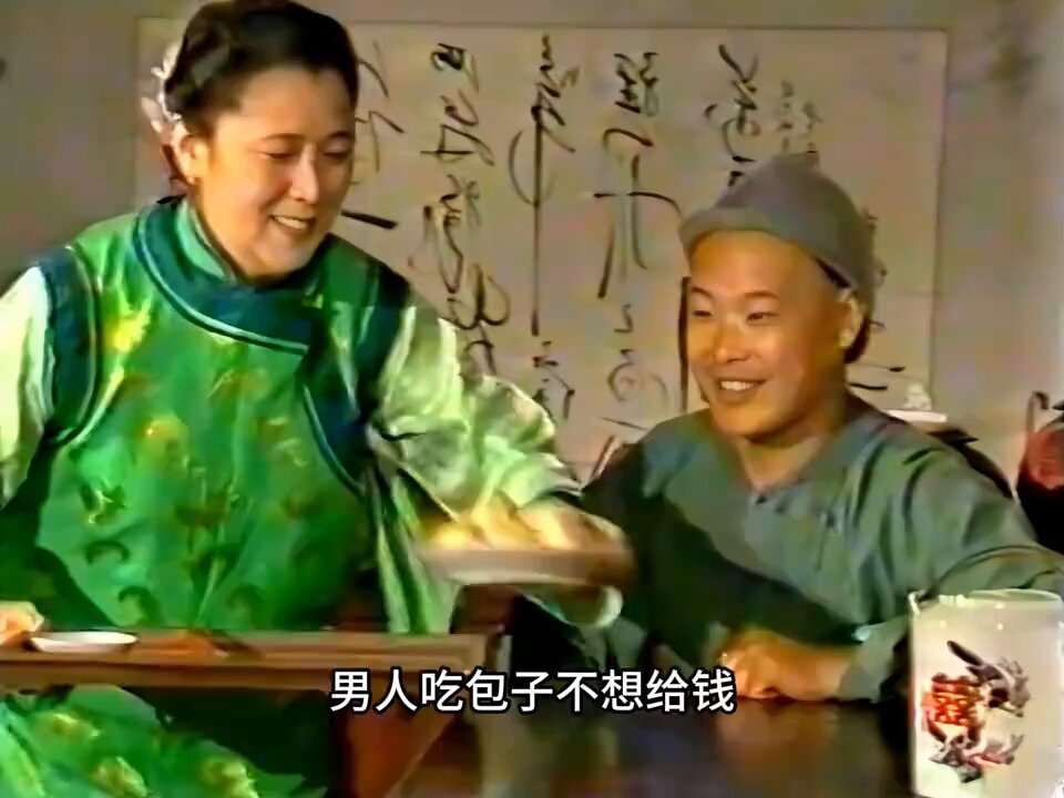 男人吃包子不想给钱，没想到...