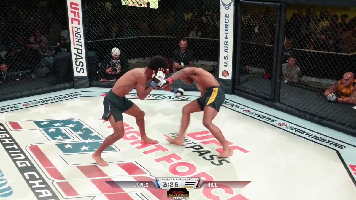 OOOOHH!!! 🫨 Reginald Jones with the KNOCKOUT! #FuryFC125 | Live on UFC Fight Pass