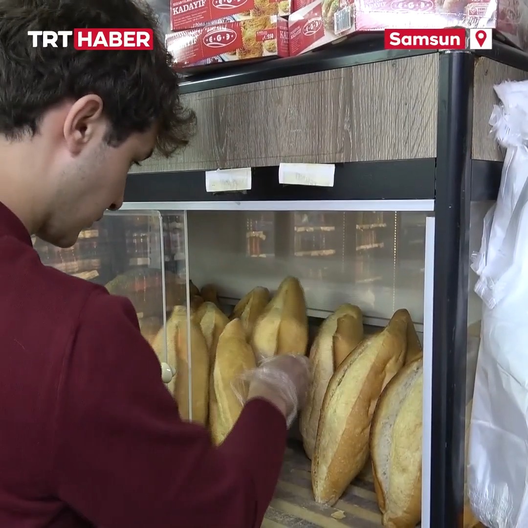 Samsun'da 19 yaşındaki market işletmecisi Yahya Furkan İnan, boykot edilen markaların ürünlerini satmıyor. 📌"Kimi zaman müşteri kaybettik bu durumdan. Fakat biz yine de duruşumuzu değiştirmedik."
