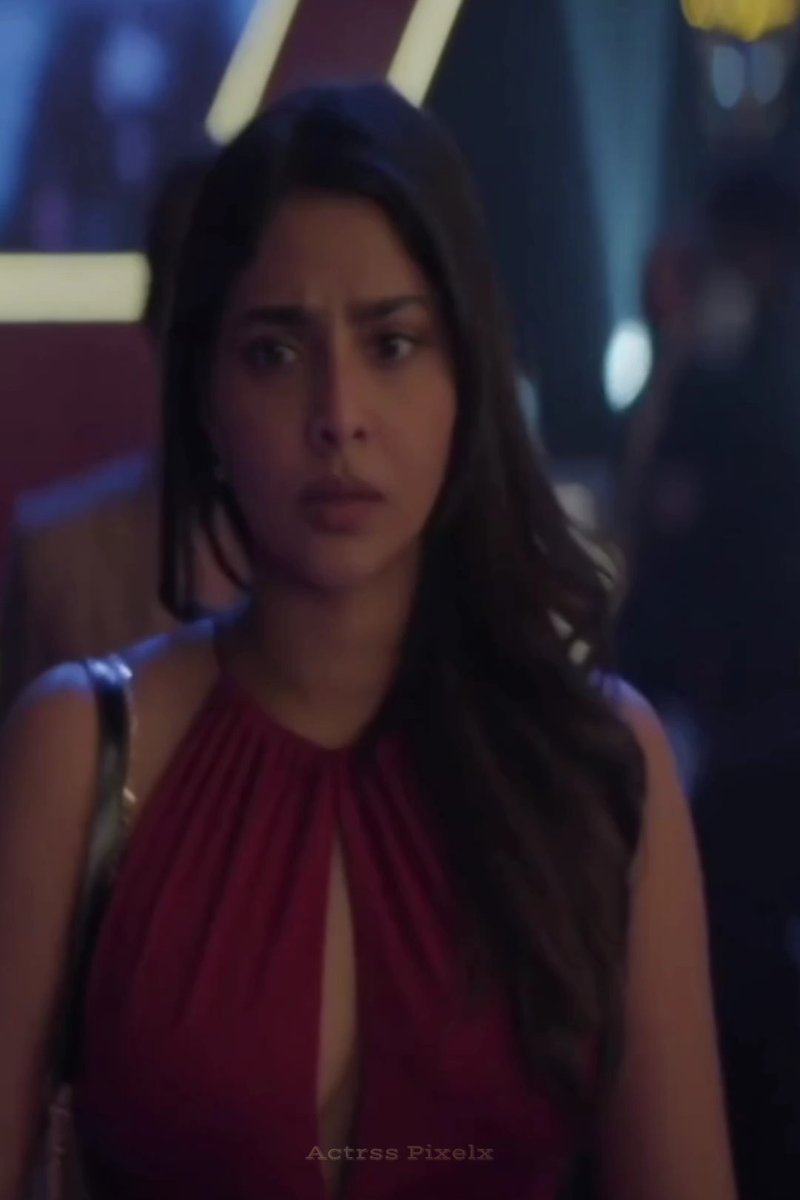 Aishwarya Lekshmi 😯😻🍒 That bounce raising heat to the maximum! 🔥💥 #AishwaryaLekshmi