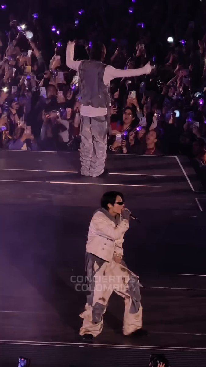 Essa fancam ótima de fake love 😮‍💨