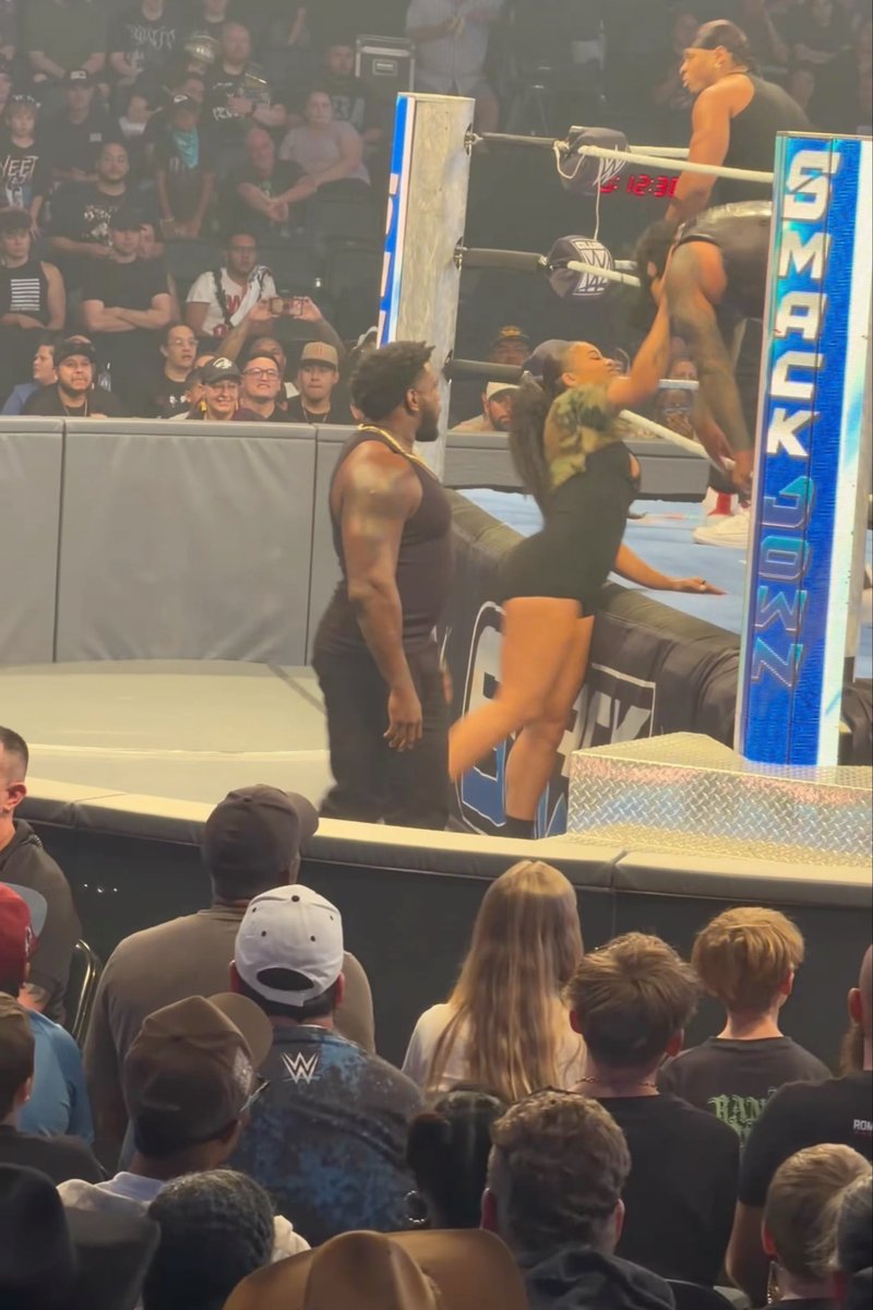 JAIDA PARKER ROCKING JIMMY USO IN FRONT OF JEY USO IS WILD BRO 💀 #Smackdown