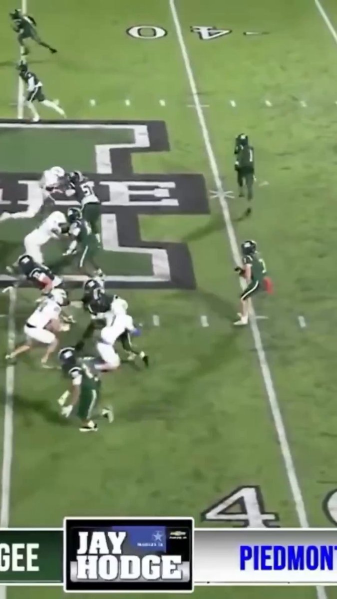 A lot to unpack in this bonkers play, courtesy of Muskogee (OK) vs. Piedmont (OK). 🤪 🎥 NFHS Network
