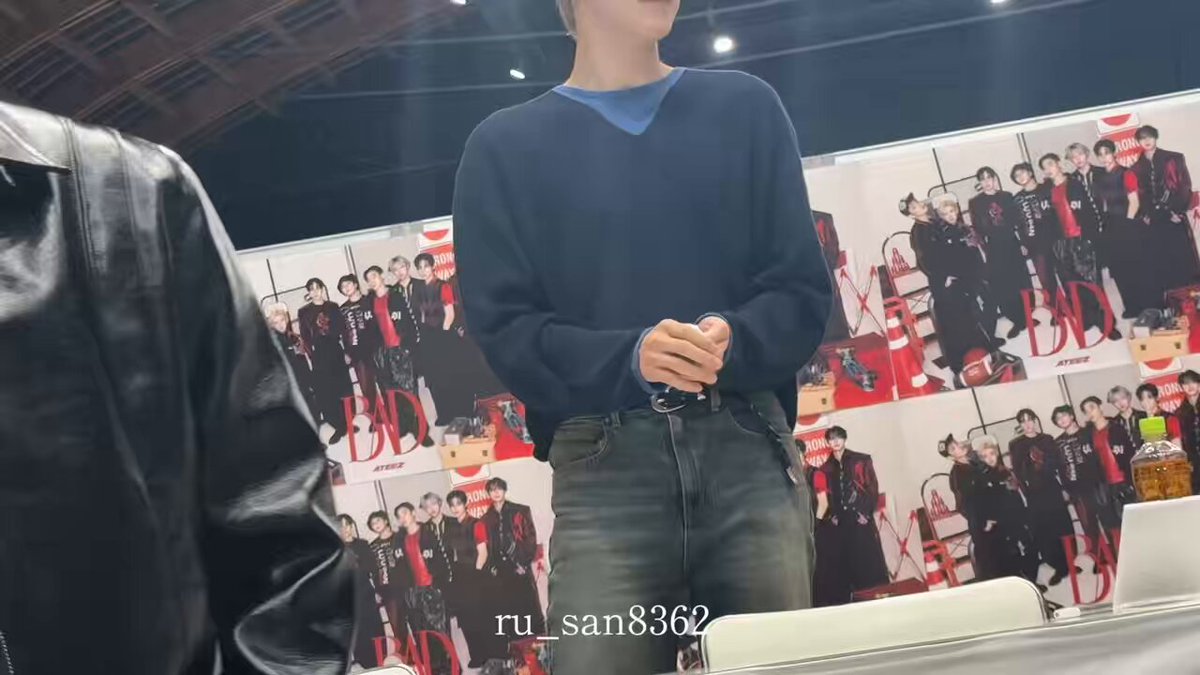 🏔️ it's early morning so my face is a bit... 🐈‍⬛ it's pretty crazy right? 🏔️ what's crazy? 🐈‍⬛ i don't know~ 🐈‍⬛ but it's pretty crazy though~ 🏔️ wooyoung doesn't know anything right? 🐈‍⬛ 😊😊😊