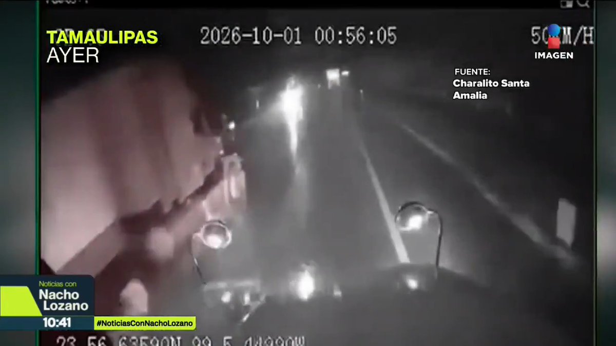 Un intento de rebase en una carretera de #Tamaulipas terminó en tragedia. Este es el momento exacto en el que Laura Flores, una transportista conocida como “La renegada”, quiso rebasar por el carril de sentido contrario y se encontró de frente con un tráiler: