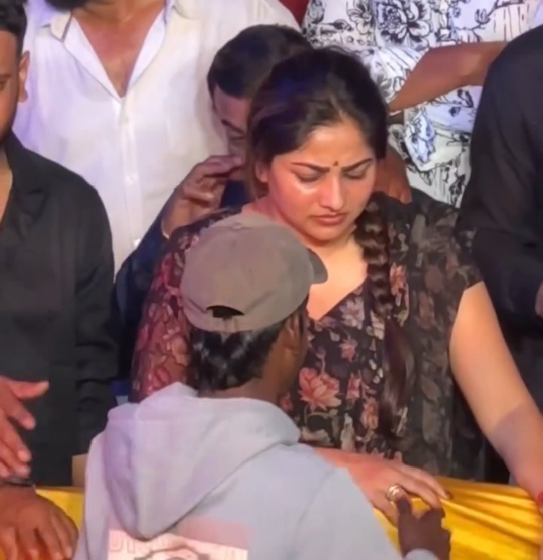#RachitaRam REACTION When Her Fan Touches her Cheeks OREYYYY 😳😳😳😳