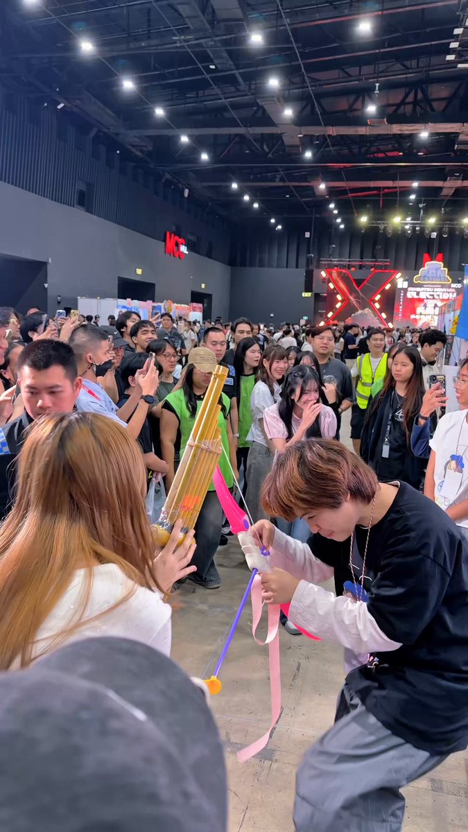 ประธานมาเยือนบูธทั้งที จะเบาได้ไง5255252522525255 #LuksornBNK48