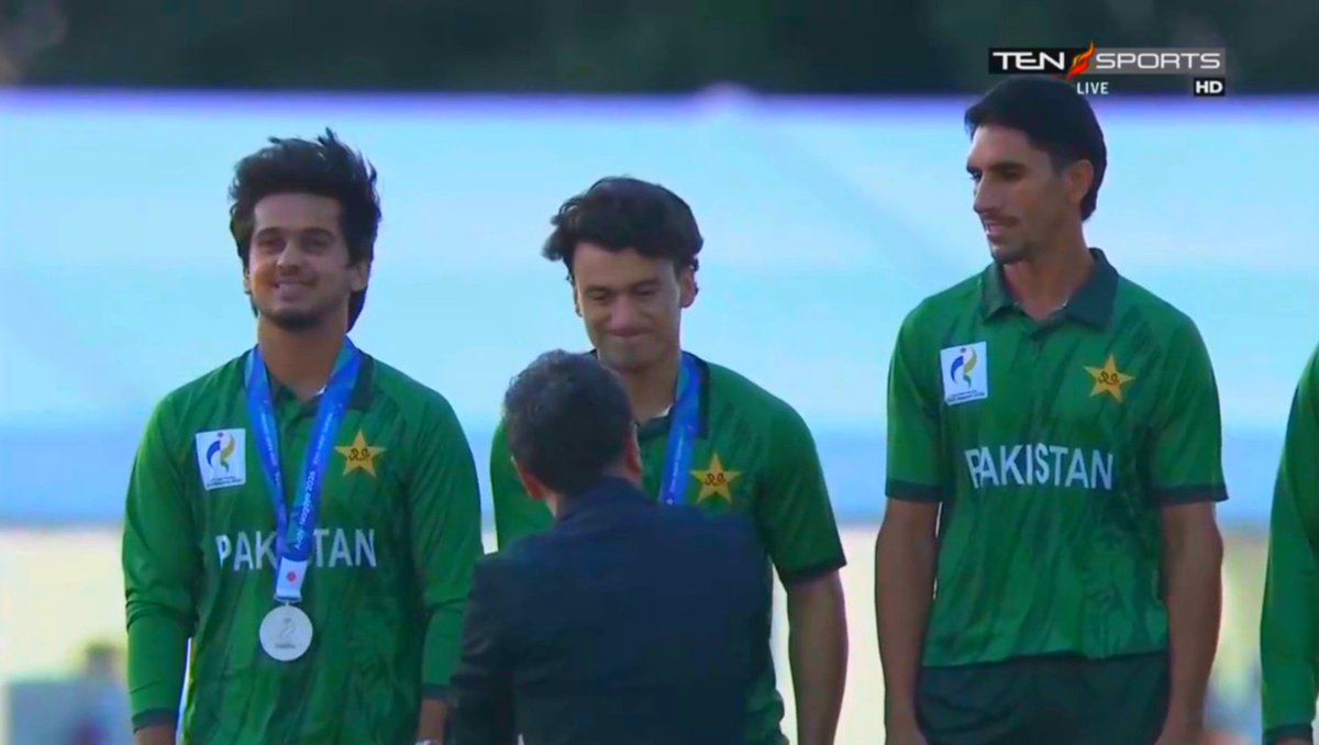 PAKISTAN GETTING THEIR SILVER MEDALS! 🥈🇵🇰