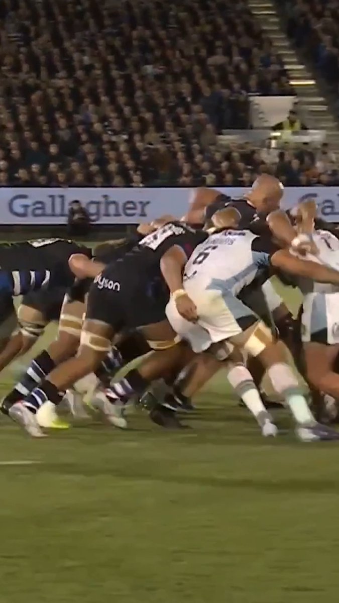 "Obano, Stuart and Dunn absolutely toast them!" Flats was LOVING this monster Bath scrum 💪