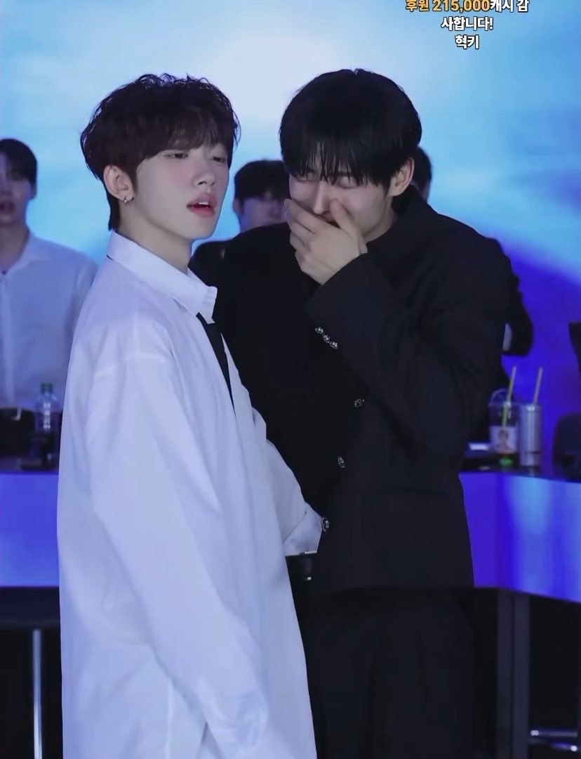 年下に揺らされて何も出来ないお兄さん 最後手を引き抜かれて震えるのが可愛すぎる😂 #혁키