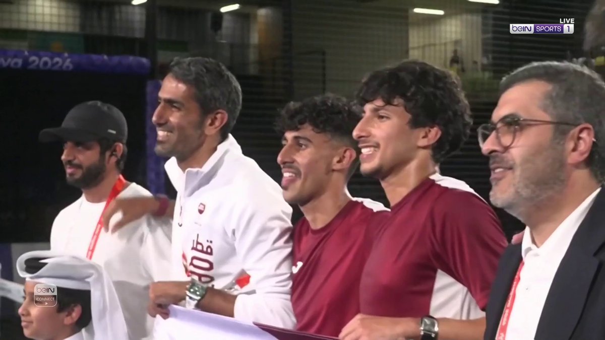🏆🇶🇦 لحظات ذهبية تجمع محمد سعدون الكواري مع راشد نواف ومشاري نواف بعد التتويج بذهبية البادل 🥇🎾 #دورة_الألعاب_الآسيوية