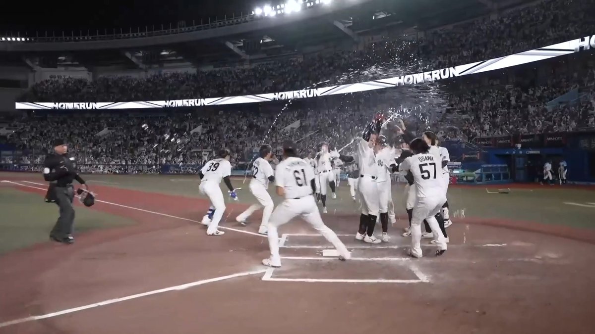 唐川さんに勝利を届けるバックスクリーンへ突き刺さる一発!🔥🔥 最後を決めたのはやーまぐっち!💪 千葉ロッテ 山口航輝 選手の今シーズン第35号ソロホームランでマリーンズがサヨナラ勝利!🌈